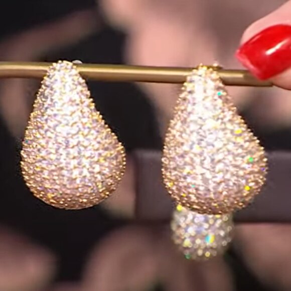 NIB Stunning Raindrop Earrings - Picture 1 of 3